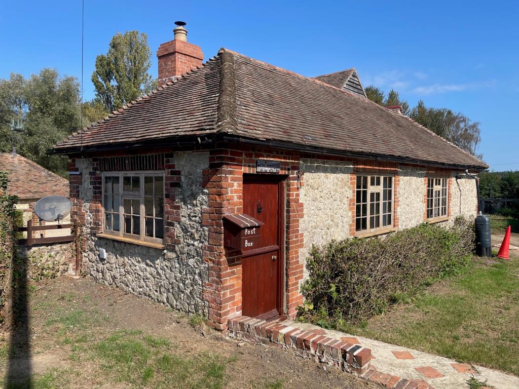 Lot: 64 - PERIOD MILL & MILL HOUSE, TWO ADDITIONAL DWELLINGS, OUTBUILDINGS AND SWIMMING POOL SET IN ALMOST FIVE AND A HALF ACRES - Swanton Granary External 1